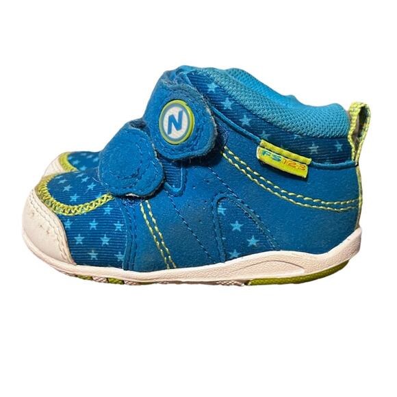 Infant New Balance Hook and Loop Star Sneakers - Picture 1 of 5